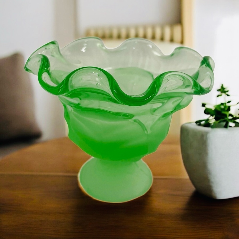 VIKING GLASS CABBAGE LEAF LIME GREEN COMPOTE DISH 5 1/4" TALL